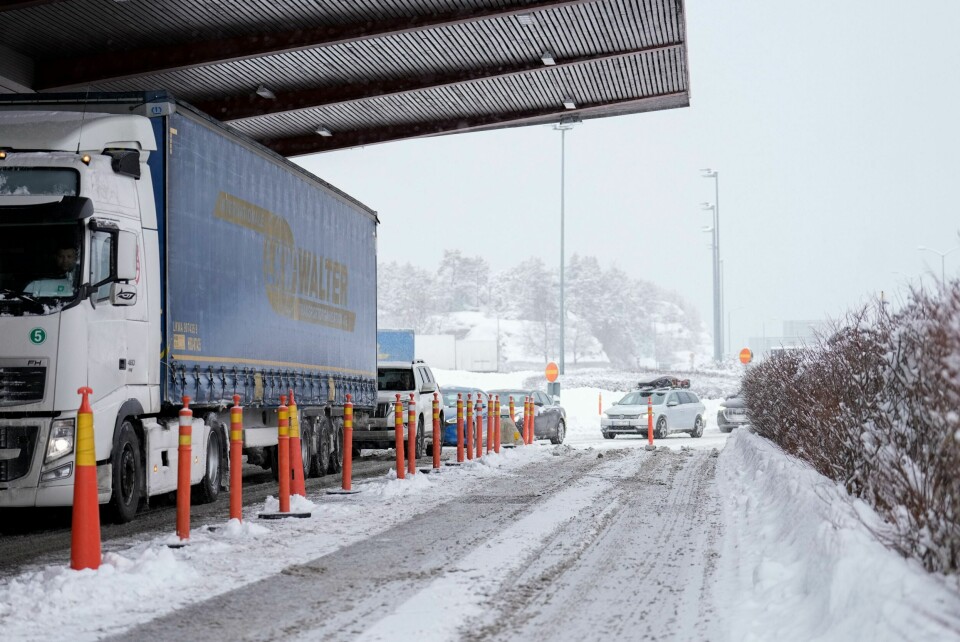 Reisende til Sverige må vise negativ koronatest ved passering på grensestasjonene. Foto: Fredrik Hagen / NTB Reisende til Sverige må vise negativ koronatest ved passering på grensestasjonene. Foto: Fredrik Hagen / NTB