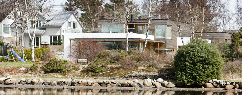 Dette huset ble i 2007 tillatt bygget sammen med garasje på totalt 327 kvadratmeter. Normen i Boganes er 120 kvm eller mindre. Dette huset ble i 2007 tillatt bygget sammen med garasje på totalt 327 kvadratmeter. Normen i Boganes er 120 kvm eller mindre.