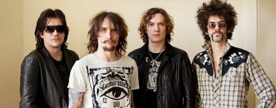 Puddelrockerne i The Darkness kommer til Norway Rock Festival. Puddelrockerne i The Darkness kommer til Norway Rock Festival.
