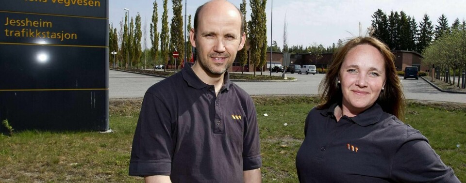 Frank Ove Eidem og Marianne Wilhelmsen skal bemanne Statens vegvesens Gatebil-stand.