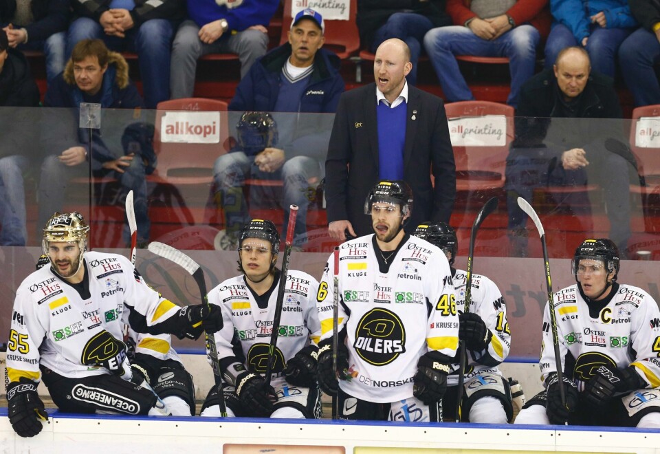 Oilers-trener Pål Gulbrandsen var ikke fornøyd med måten laget hans responderte på å lede 3-0 tidlig mot Lørenskog. Her fra en tidligere kamp. Foto: Heiko Junge / NTB scanpix