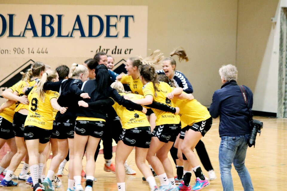 Sola lå under store deler av kampen, og tok ikke ledelsen før i den andre ekstraomgangen mot Molde. Men det er som kjent viktigst å lede til slutt, og det gjorde Sola-jentene som skrev klubbhistorie. Foto: Pål Karstensen. Sola lå under store deler av kampen, og tok ikke ledelsen før i den andre ekstraomgangen mot Molde. Men det er som kjent viktigst å lede til slutt, og det gjorde Sola-jentene som skrev klubbhistorie. Foto: Pål Karstensen.