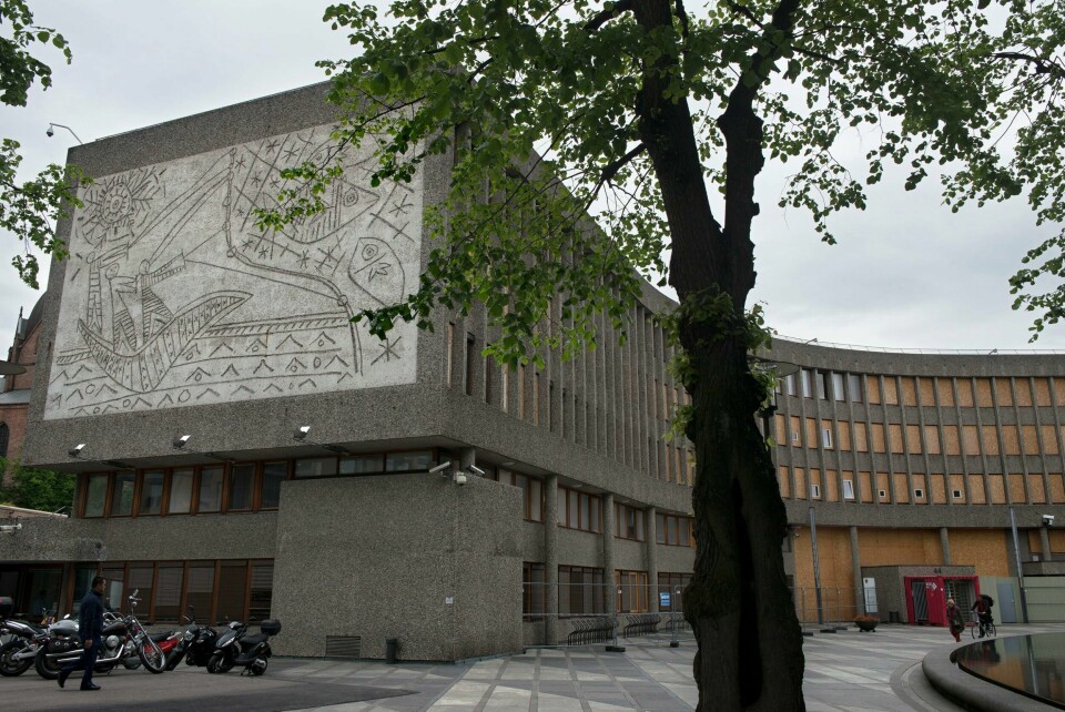 Høyre og Arbeiderpartiet i Oslo stemte for riving av Y-blokka i bystyret, mot stemmene til alle de andre partiene.