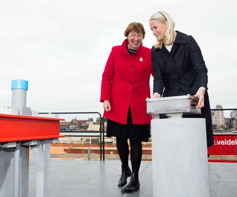 – Munchmuseet er i rute, forsikrer næringsbyråd Geir Lippestad. Her legger Oslo-ordfører Marianne Borgen og kronprinsesse Mette-Marit ned grunnsteinen tidligere denne måneden.