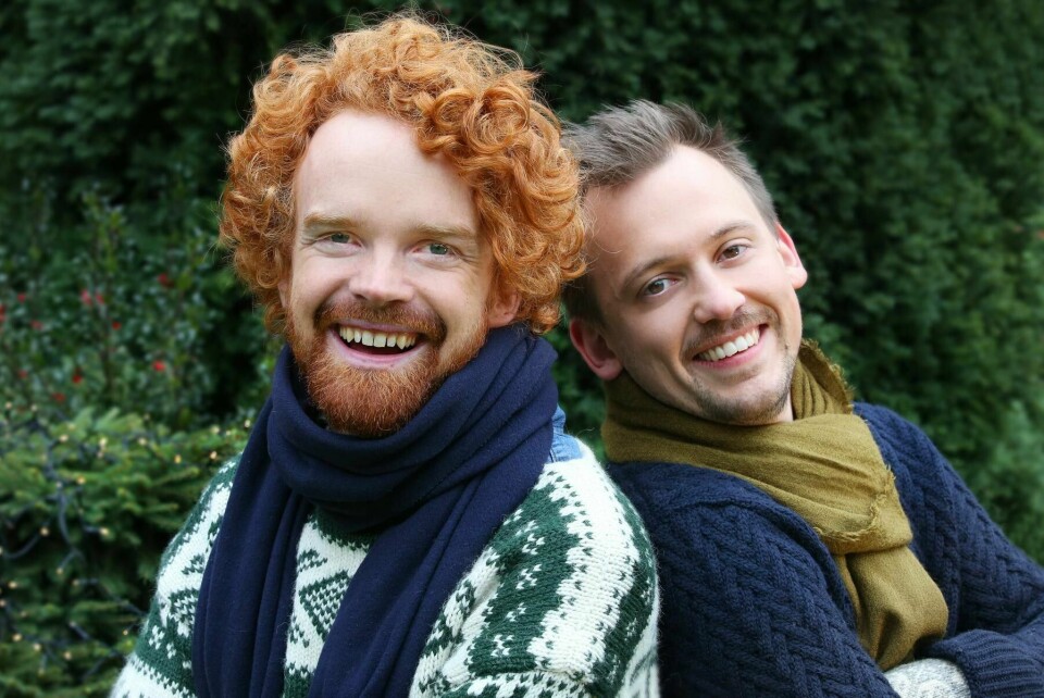 Mikkel Niva (til venstre) og Haakon Stevens skal være programledere for NRKs Julemorgen.