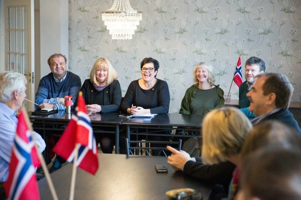 Smilet satt løst da de borgerlige politikerne presenterte planene mandag. Fra venstre: Havlard Sand (Krf), Sissel Rundblad (H), Anne Bramo (Frp), Benedicte Lund (MDG9 og Sindre W. Mork (V).