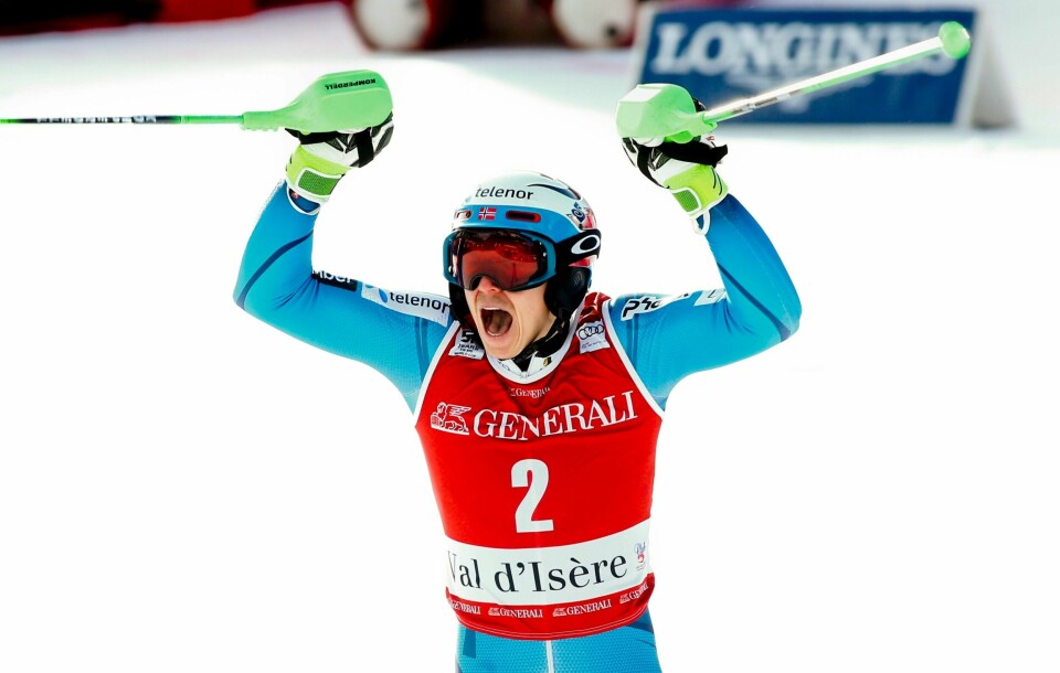 Henrik Kristoffersen jublet heningsløst etter søndagens seier.