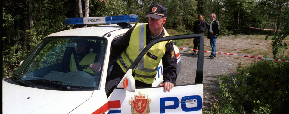 Politiavdelingsjef Inge Ove Forberg setter seg inn i politibilen, i forbindelse med etterforskningen av det såkalte Tokke-drapet som fant sted i juni 2000. De to mennene fra Stavanger-distriktet, som nå er i politiets søkelys igjen, ble senere dømt til 13 års fengsel for drapet. Politiavdelingsjef Inge Ove Forberg setter seg inn i politibilen, i forbindelse med etterforskningen av det såkalte Tokke-drapet som fant sted i juni 2000. De to mennene fra Stavanger-distriktet, som nå er i politiets søkelys igjen, ble senere dømt til 13 års fengsel for drapet.