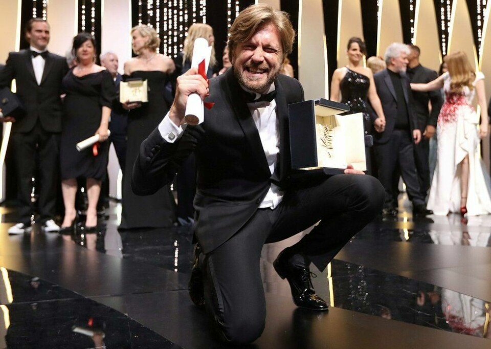 Årets gullpalmevinner Ruben Östlund er ikke som andre filmskapere, og ikke skjuler han gleden og begeistringen over juryens valg heller. FOTO: VALERY HACHE/NTB SCANPIX