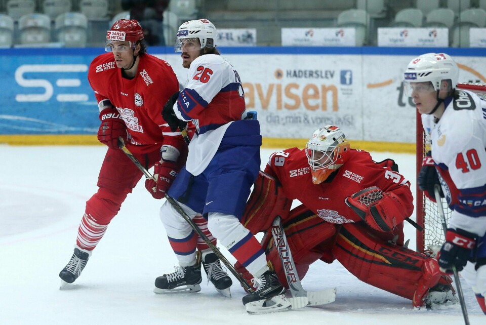 Stavanger Oilers' Kristian Forsberg er tatt ut i landslagstroppen. Her er Forsberg (nr. 26) i aksjon i en privatlandskamp mellom Danmark og Norge 20. april. Foto: Jan Korsgaard / DIU / NTB scanpix