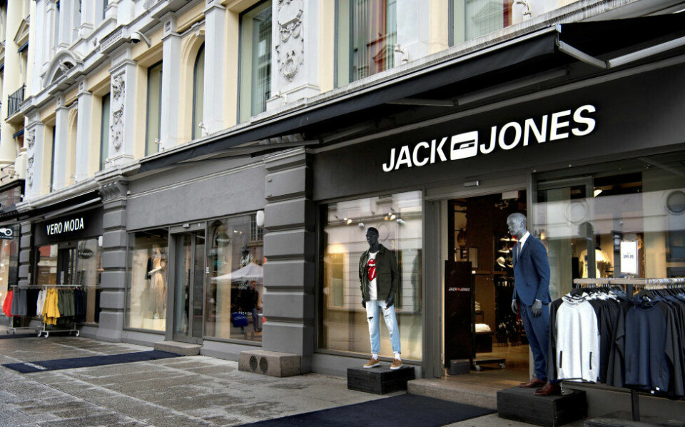 Bestsellers merkevarer, slik som Jack & Jones og Vero Moda er bestselgere, også i Norge. Innsatsen til lavtlønte arbeidene i land som Kambodsja og India genererer milliardinntekter til det danske selskapet. Bestsellers merkevarer, slik som Jack & Jones og Vero Moda er bestselgere, også i Norge. Innsatsen til lavtlønte arbeidene i land som Kambodsja og India genererer milliardinntekter til det danske selskapet.