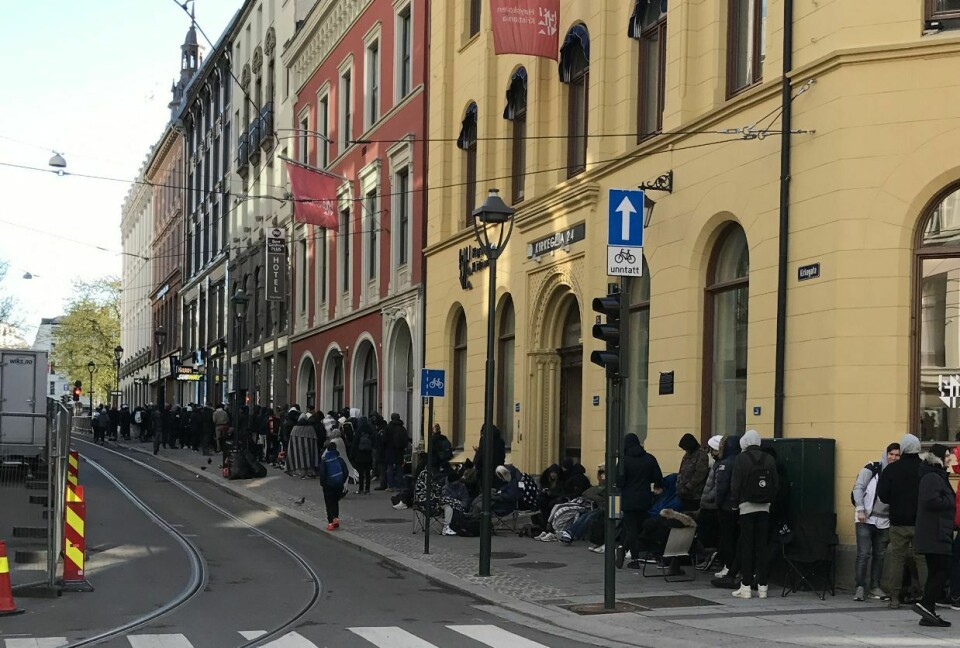 Mer enn 500 sto i kø lørdag. Mer enn 500 sto i kø lørdag.