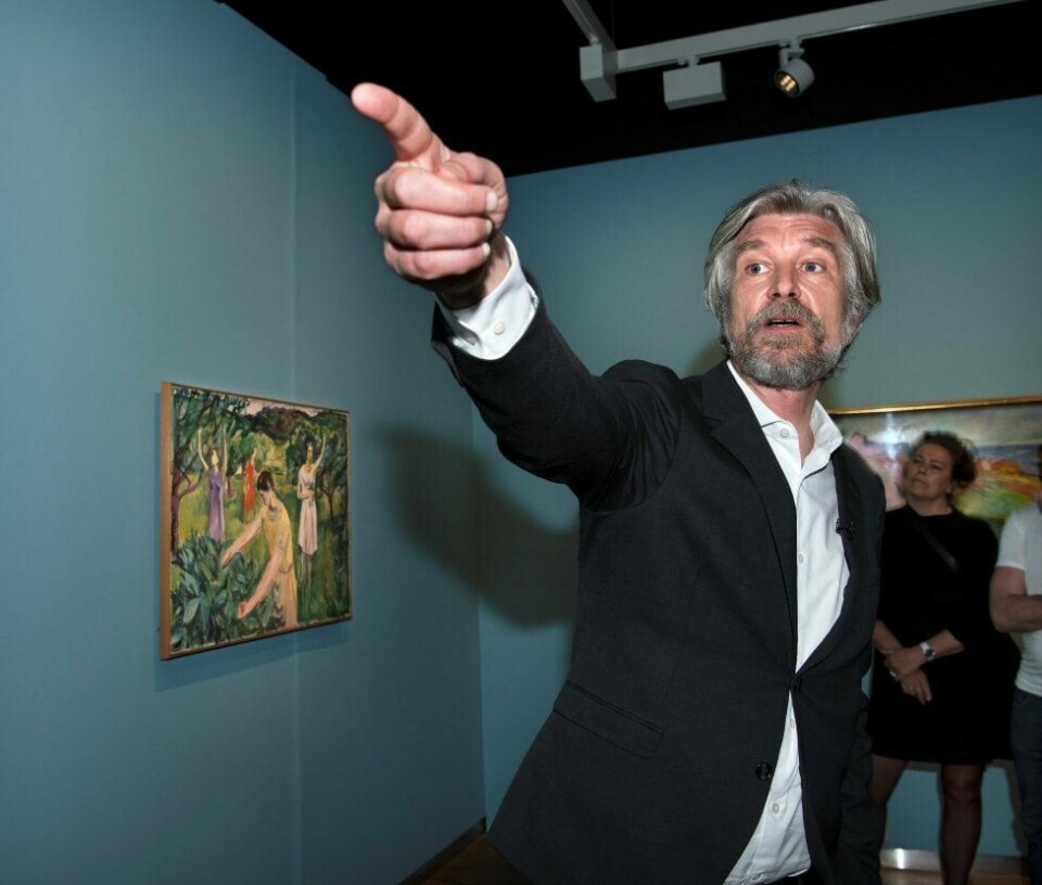 Karl Ove Knausgård har studert litt kunsthistorie en gang i tiden, men er nok mest kjent som forfatter. I går opptrådte han i rollen som kunstkurator på Munchmuseet.