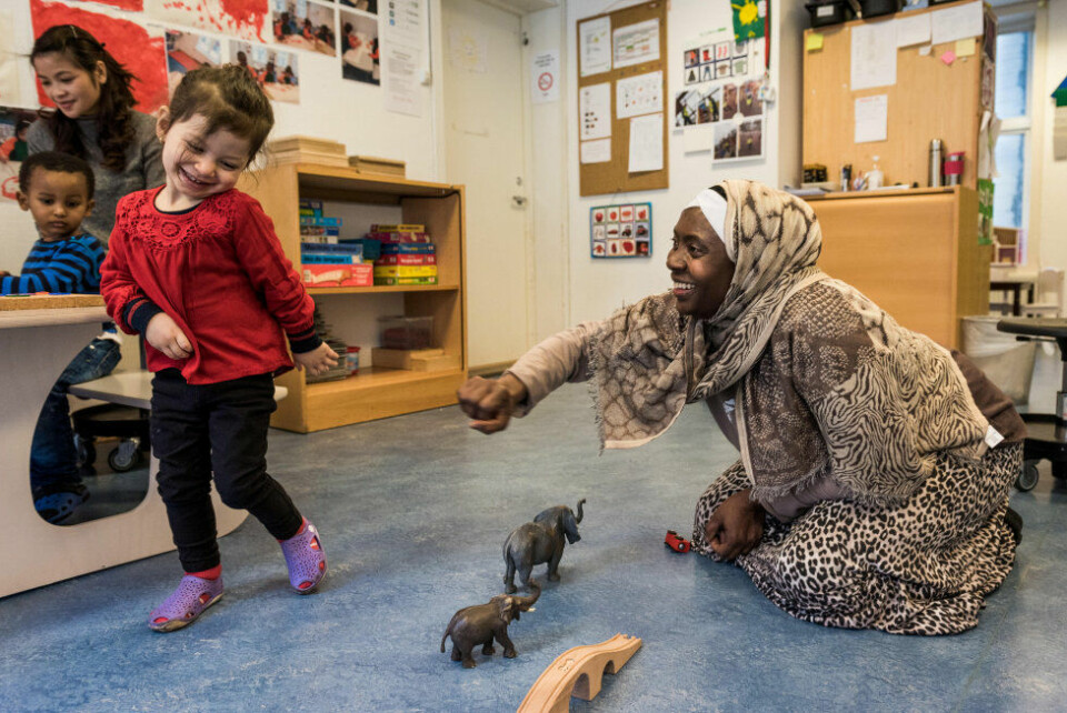 BARNEHAGE: KIA kombinerer norskopplæring for kvinner med barnehage for barna deres. Zenabu Haruna kom fra Ghana og lærte norsk hos KIA. I dag er hun barnehagelærer samme sted. BARNEHAGE: KIA kombinerer norskopplæring for kvinner med barnehage for barna deres. Zenabu Haruna kom fra Ghana og lærte norsk hos KIA. I dag er hun barnehagelærer samme sted.