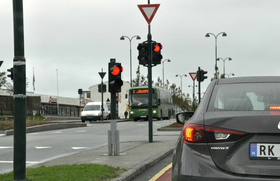 Deler av skylden for trafikkaoset i Hinna bydel må tillegges den svært dårlige trafikklysløsningen for bussveien på Mariero og i Hillevåg, skriver Frps Kristoffer Sivertsen. Foto: Arne Birkemo