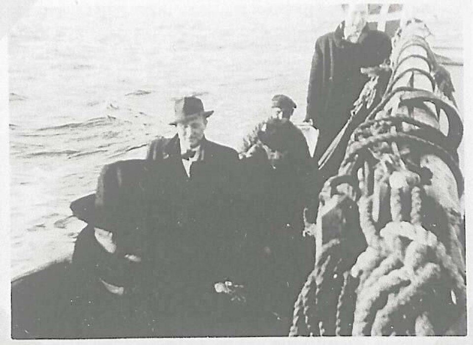 Dansker på vei til Sverige 1943. En flukt som bare var mulig fordi danskene hadde beholdt sitt demokrati, hevder forfatter Bo Lidegaard. FOTO: FRA BOKA