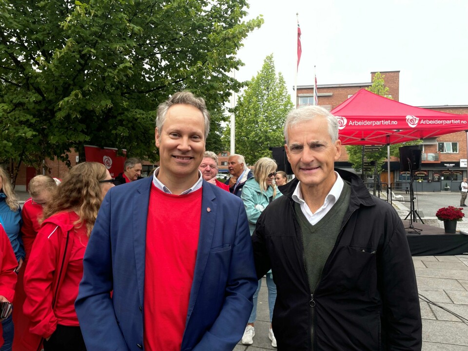 Partileder Jonas Gahr Støre og stortingskandidat og ordfører i Fredrikstad Jon-Ivar Nygård er blant Ap-politikerne som lover at det ikke er grunn til å tvile på partiets standpunkt og holdning til Viken. Lørdag startet partileder Jonas Gahr Støre valgkampen i Østfold. Her i Askim sammen med stortingskandidat og ordfører i Fredrikstad Jon-Ivar Nygård (Ap).