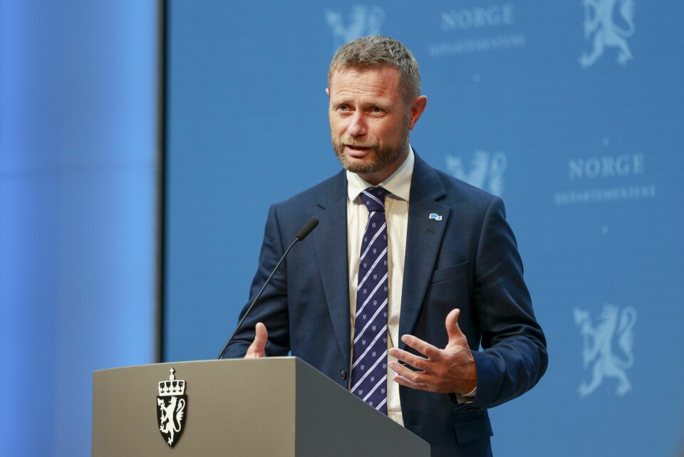 Helse- og omsorgsminister Bent Høie (H) under en pressekonferanse om koronasituasjonen 5. juli. Helseminister Bent Høie (H) sier at regjeringen vil se nærmere på mulighetene for produksjon eller delproduksjon av vaksiner i Norge. Foto: Beate Oma Dahle / NTB