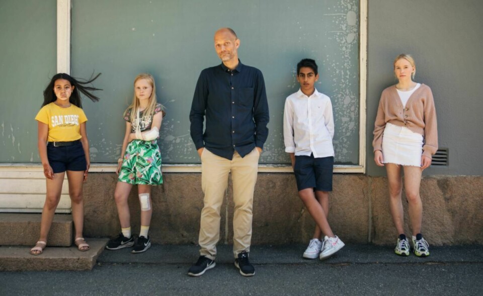 Regissør Eskil Vogt (i midten) med skuespillere i «De uskyldige»: Mina Yasmin Bremseth Asheim, Rakel Lenora Fløttum, Sam Ashraf og Alva Brynsmo Ramstad Regissør Eskil Vogt (i midten) med skuespillere i «De uskyldige»: Mina Yasmin Bremseth Asheim, Rakel Lenora Fløttum, Sam Ashraf og Alva Brynsmo Ramstad