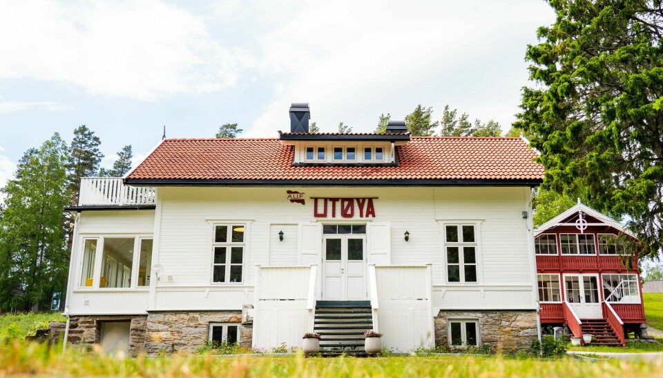 Hovudhuset på Utøya. I dag er det ti år sidan 69 menneske vart drepne under terroråtaket mot AUF sin sommarleir på øya. Dei overlevande har ikkje fått den støtta frå samfunnet dei treng og fortener. .