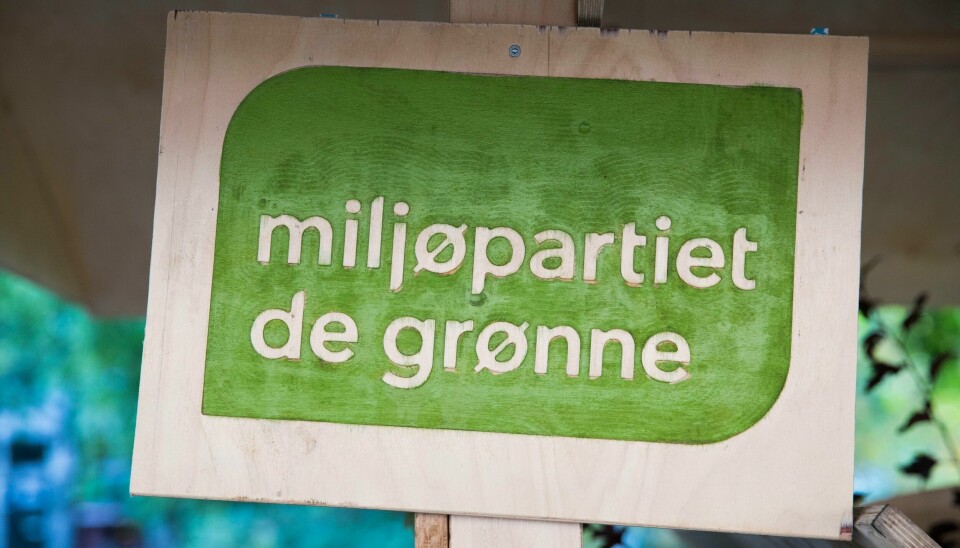 Logoen til Miljøpartiet de Grønne på en valgkampbod i Karl Johans gate i Oslo. Logoen til Miljøpartiet de Grønne på en valgkampbod i Karl Johans gate i Oslo.