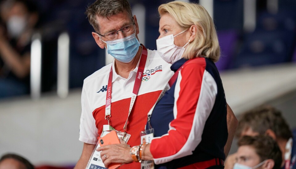 Tore Øvrebø og Berit Kjøll under bronsekampen i kvinnehåndball. Tore Øvrebø og Berit Kjøll under bronsekampen i kvinnehåndball. Foto: Stian Lysberg Solum / NTB