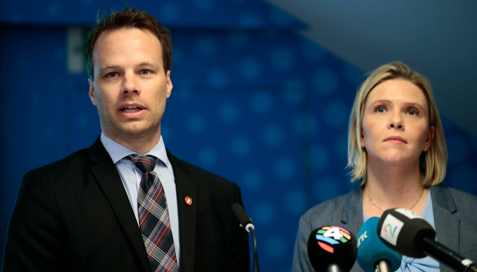 Sylvi Listhaug, leder i Frp, og Jon Helgheim, stortingsrepresentant for Frp da de la fram rapport om innvandring tidligere denne måneden. Sylvi Listhaug, leder i Frp, og Jon Helgheim, stortingsrepresentant for Frp.