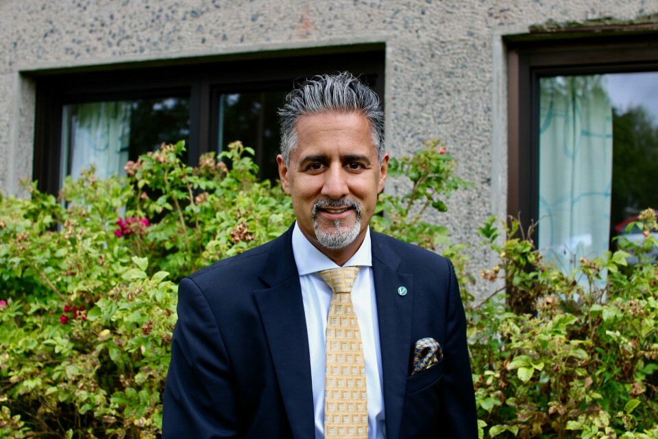 Politiker og forfatter Abid Raja. Kultur- og likestillingsminister Abid Raja hadde selv stor nytte av ungdomstilbudet fra frivillige i Iladalen kirke da han vokste opp. Der traff han voksne mennesker å se opp til.