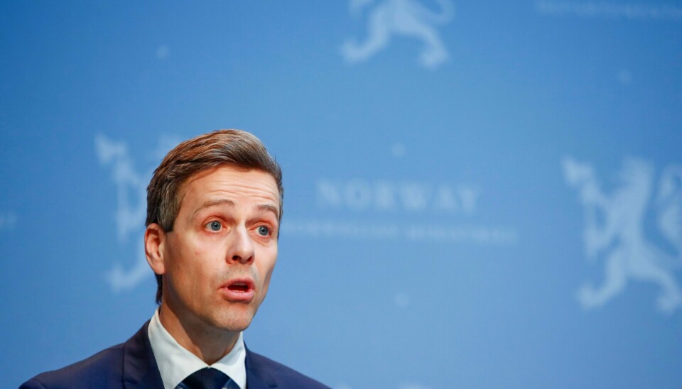 Samferdselsminister Knut Arild Hareide (KrF) har latt problemene med de meget farlige elektriske kjøretøyene få vokse fra dag til dag. Han kommer alt for seint på banen igjen. .