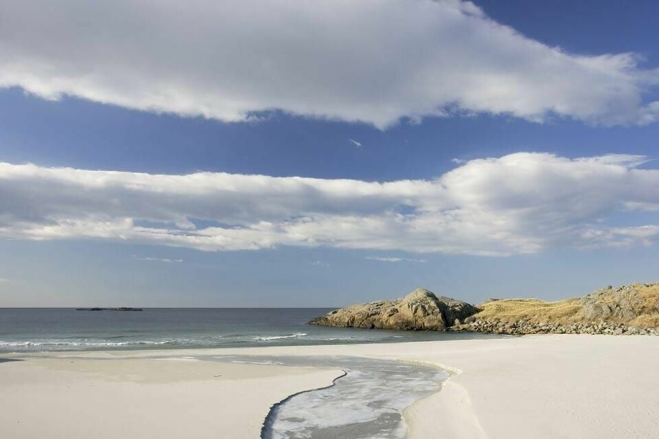 Sandstrand, Sandvesanden på Karmøy. Blå himmel med skyer. Rogaland.