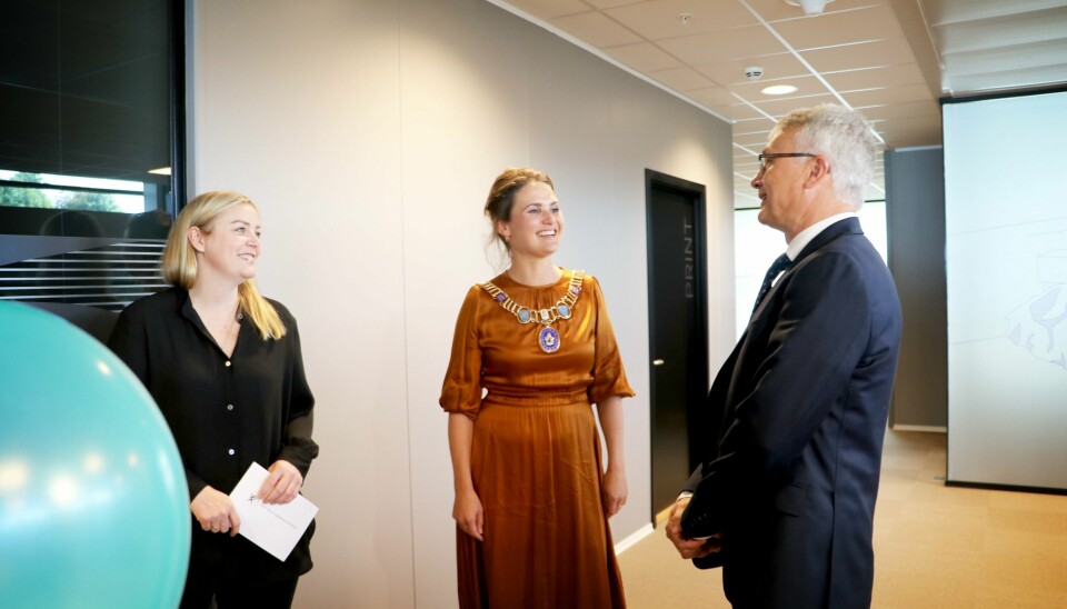Onsdag åpnet olje- og energiminister Tina Bru (H) og Stavanger-ordfører Kari Nessa Nordtun (Ap) Northern Lights sitt første offisielle kontor i Byfjordparken i Stavanger. Her sammen med administrerende direktør Børre Jacobsen. Onsdag åpnet olje- og energiminister Tina Bru (H) og Stavanger-ordfører Kari Nessa Nordtun (Ap) Northern Lights sitt første offisielle kontor i Byfjordparken i Stavanger. Her sammen med administrerende direktør Børre Jacobsen.