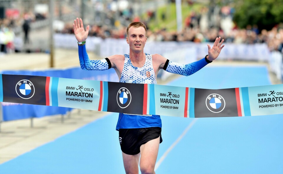 Sondre Moen Nordstrand kom først i mål på Rådhusplassen under NM i halvmaraton. Sondre Moen Nordstrand kom først i mål på Rådhusplassen under NM i halvmaraton.