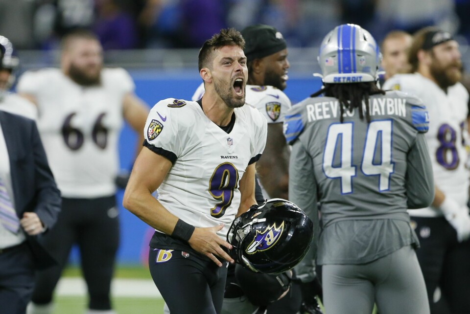 Justin Tucker jubler etter å ha gitt Baltimore Ravens seier i NFL-kampen mot Detroit Lions med et trepoengspark fra egen halvdel i siste sekund. Justin Tucker jubler etter å ha gitt Baltimore Ravens seier i NFL-kampen mot Detroit Lions med et trepoengspark fra egen halvdel i siste sekund. Foto: Duane Burleson, AP / NTB