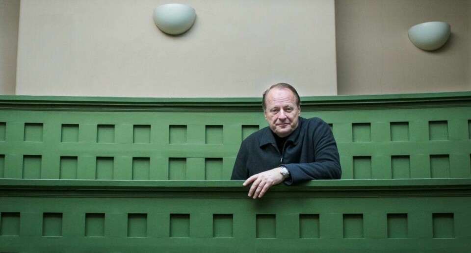 Mads Andenæs, professor ved Universitetet i Oslo og ekspert på internasjonal rett og menneskerettigheter, mener Norge fører en ulovlig asylpolitikk og at Justisdepartementet har villedet politikerne på Stortinget.