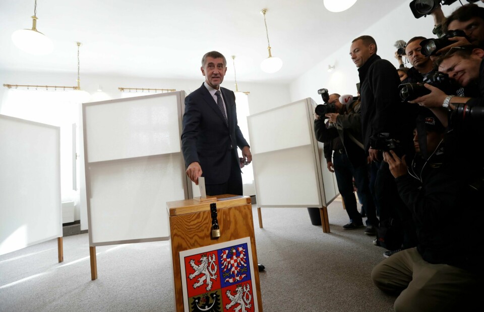 Den styrtrike populisten Andrej Babis og hans ANO-bevegelse ligger an til å gå seirende ut av valget i Tsjekkia.