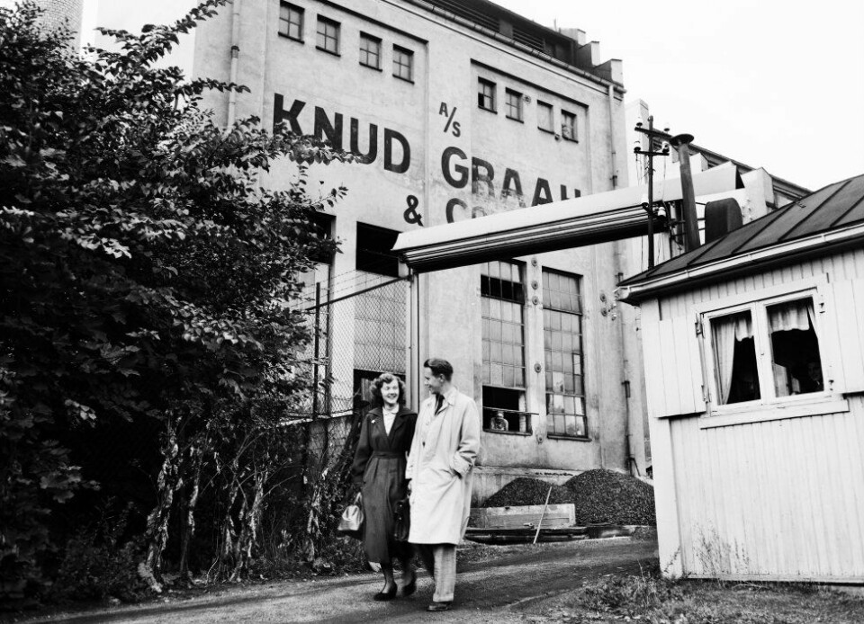 Spinneriaktiviteten ved Graah ble skilt ut som eget selskap i 1919, og nedlagt i 1923. Veveriet fortsatte, men gikk i 1946 inn i selskapet TEFAS, seinere nye Hjula Veverier A/S. Deler av produksjonen flytta til Frysja. Bildet er fra 1952. Fem år seinere gikk selskapet konkurs. Spinneriaktiviteten ved Graah ble skilt ut som eget selskap i 1919, og nedlagt i 1923. Veveriet fortsatte, men gikk i 1946 inn i selskapet TEFAS, seinere nye Hjula Veverier A/S. Deler av produksjonen flytta til Frysja. Bildet er fra 1952. Fem år seinere gikk selskapet konkurs.