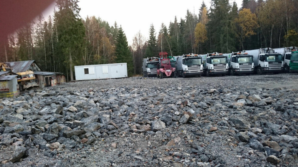 Over halvparten av den 3.850 kvadratmeter store eiendommen med adresse Enebakkveien 460 i Oslo, er blitt planert. Det har skjedd for å skaffe parkeringsplasser til en rekke lastebiler. Dette bildet ble tatt under den andre befaringen, som ble gjennomført 18. oktober. Over halvparten av den 3.850 kvadratmeter store eiendommen med adresse Enebakkveien 460 i Oslo, er blitt planert. Det har skjedd for å skaffe parkeringsplasser til en rekke lastebiler. Dette bildet ble tatt under den andre befaringen, som ble gjennomført 18. oktober.