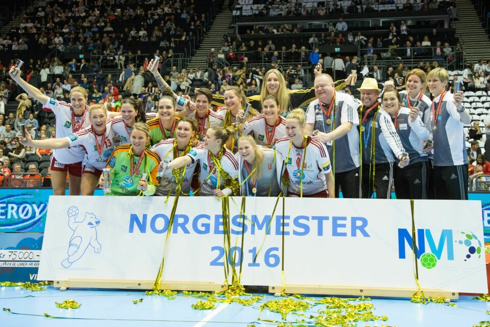 I fjor vant Larvik cupfinalen etter å ha spilt femten på rad. I år blir vinneren Vipers Kristiansand eller Stabæk.