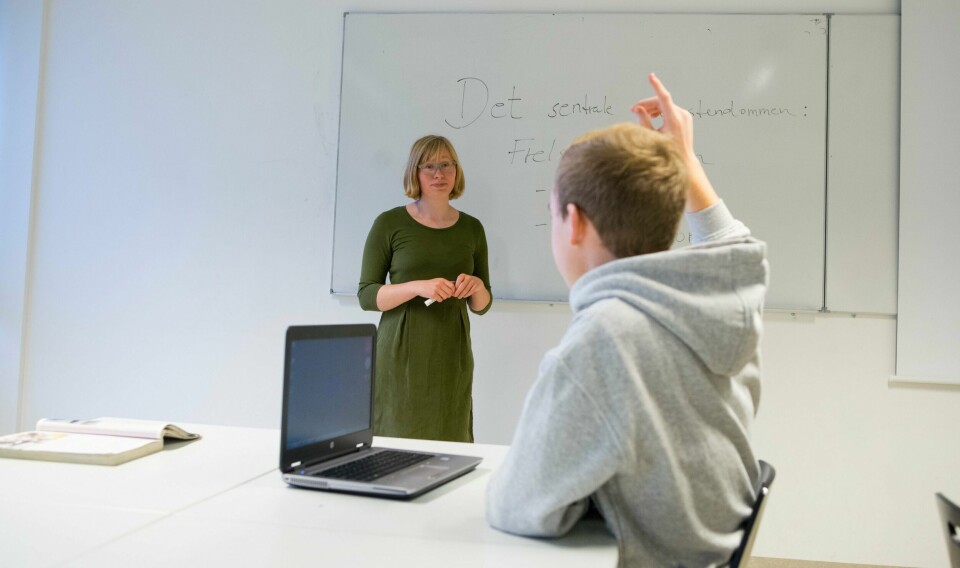 Læreren har en minst like stor rolle i den digitale skolen som før, mener Rune Askeland (V). Foto: NTB scanpix
