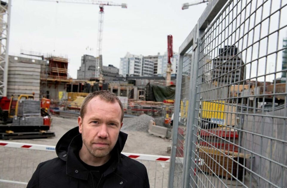 Jonas Bals, opprinnelig en malersvenn på en byggeplass. Nå skriver og snakker han om problemene for norske malere og de andre håndverkerne i byggebransjen.