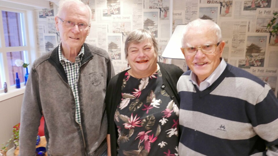 – Rusmiljøet i Moss er godt kjent med Varmestua, og vet at vi tilbyr rene sprøyter, sier daglig leder Arild Nilsen (t.v.) i Varmestua. her sammen med frivillig medarbeider Inger-Lise Lien og styremedlem Leif Birger Magnussen. FOTO: PAUL NORBERG