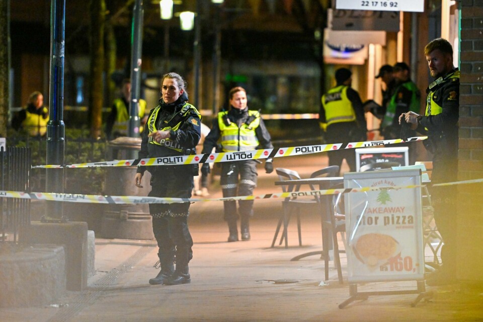 Nødetatene var på stedet etter at skudd ble avfyrt i Oslo natt til søndag. Nå må det politisk handling til mot volden og utryggheten i byen, mener Dagsavisen. Nødetatene var på stedet etter at skudd ble avfyrt i Oslo natt til søndag. Nå må det politisk handling til mot volden og utryggheten i byen, mener Dagsavisen.