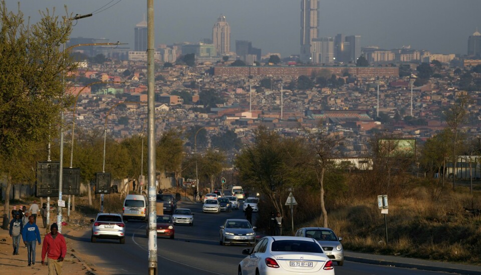 Johannesburg, Sør-Afrika. Sandton-området ses i bakgrunnen. Johannesburg, Sør-Afrika. Sandton-området ses i bakgrunnen.