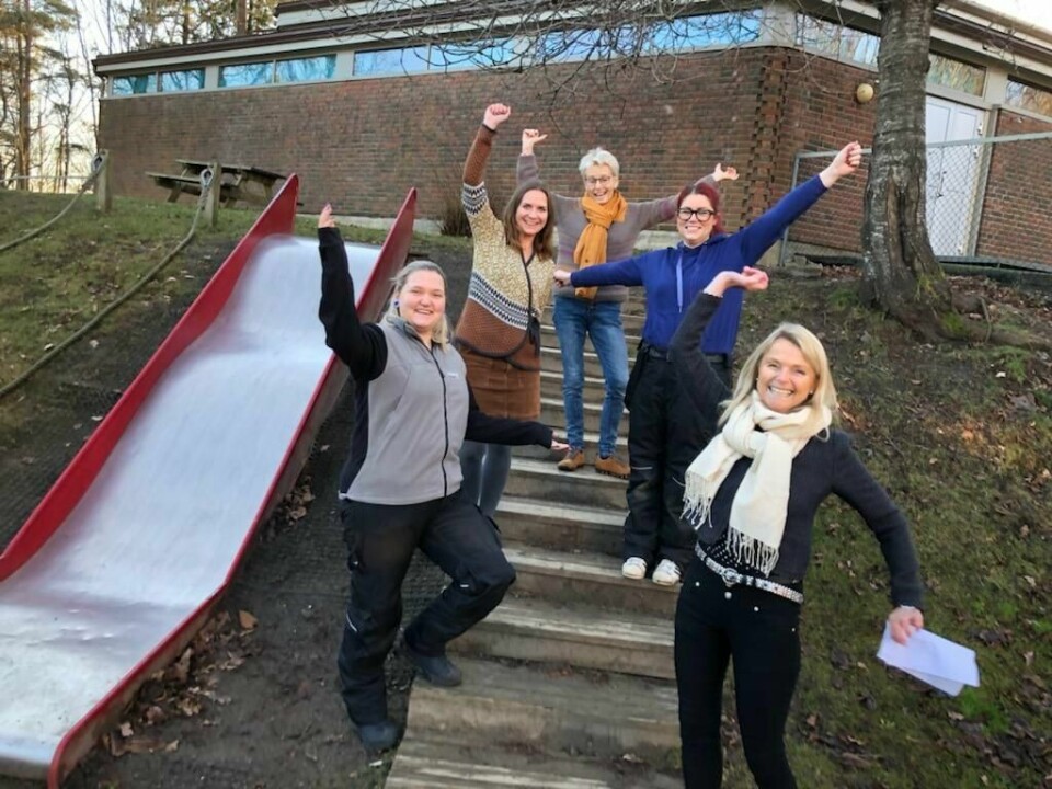 Daglig leder Kjersti Feilberg Jacobsen (nærmest til høyre) og og resten av de ansatte; Carin Svensson, Silje Tysild-Berg, Elisabeth Meum Johansen og Iselin Evensen, på Ramberg barnehage hadde grunn til å juble mandag.