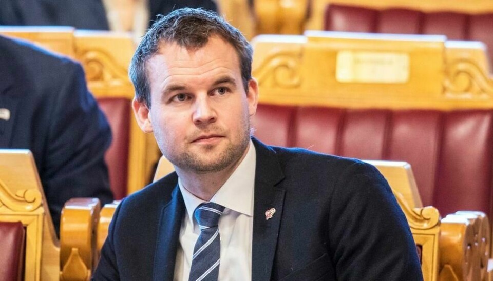 Barne- og likestillingsminister Kjell Ingolf Ropstad (KrF) måtte svare på nye spørsmål om homoterapi i Stortingets muntlige spørretime onsdag.