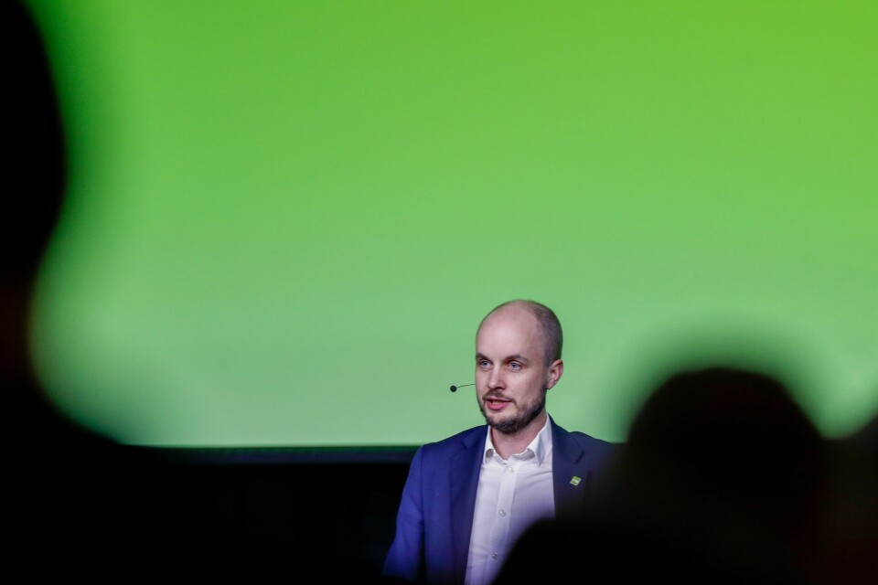 Miljøpartiet De Grønnes evalueringsrapport etter kommunevalget slår fast at partiet ikke nådde noen av målene sine. Her er MDGs partisekretær Torkil Vederhus på partiets valgvake på Sentralen i Oslo under kommunevalget 2023. Miljøpartiet De Grønnes evalueringsrapport etter kommunevalget slår fast at partiet ikke nådde noen av målene sine. Her er MDGs partisekretær Torkil Vederhus på partiets valgvake på Sentralen i Oslo under kommunevalget 2023. Foto: Frederik Ringnes / NTB