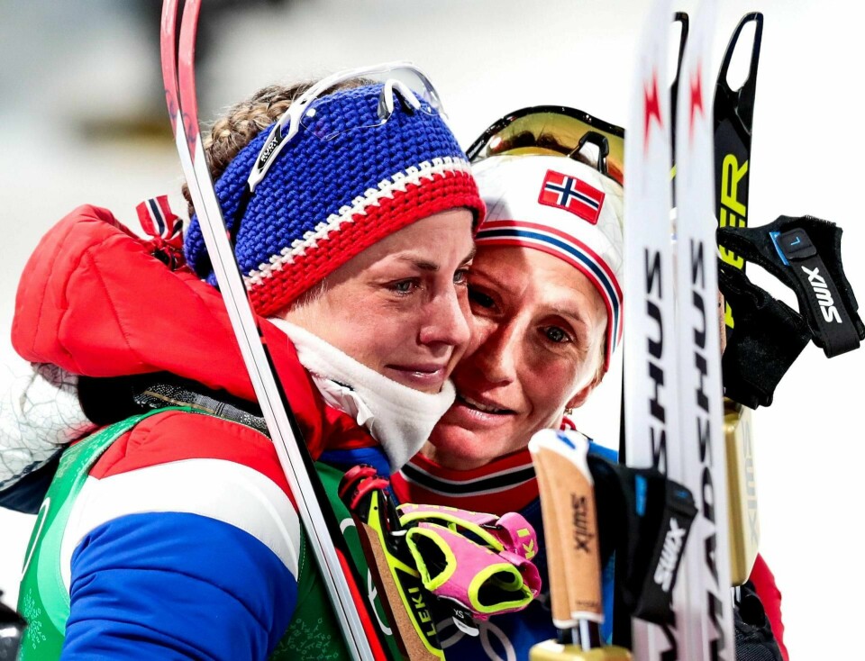 tårene: Astrid Uhrenholdt Jacobsen (t.v.) feller tårer og trøstes av Marit Bjørgen etter gullstafetten i Pyeongchang i vinter. FOTO: LISE ÅSERUD/NTB SCANPIX