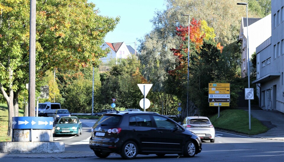 Den mest effektive metoden for å kutte kraftig i på drivstofforbruket, er å anta en defensiv kjørestil der du planlegger kjøringen godt og i størst mulig grad unngår å måtte stoppe helt opp. Bensinpriser Drivstoffpriser Bensin Diesel Trafikk