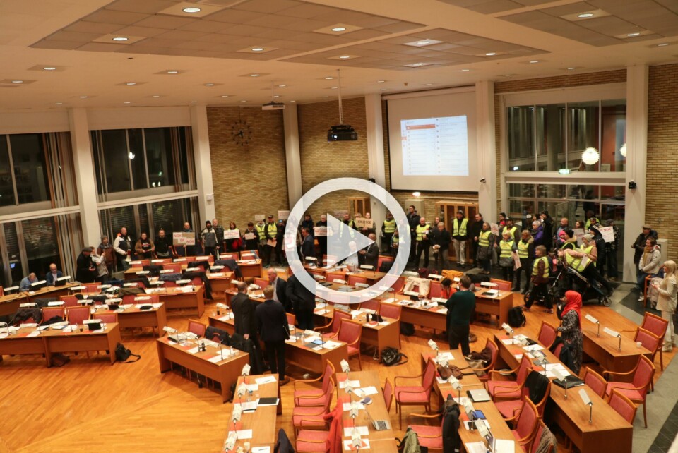 Demonstranter kuppet bystyret ###
