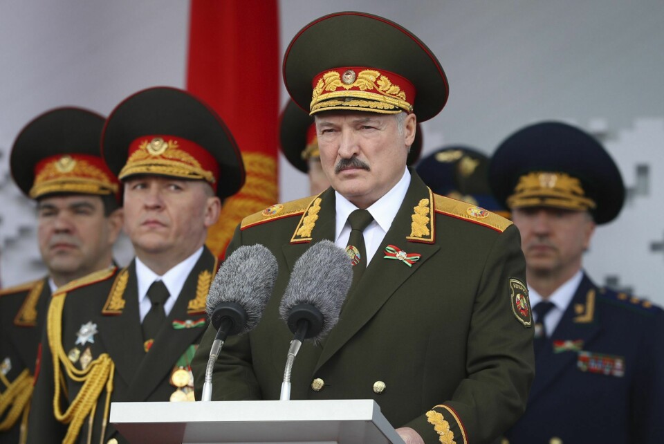 Belarus' president Aleksandr Lukasjenko lover å stille til valg som president igjen neste år. Søndag avla han stemme ved parlamentsvalget der bare partier som støtter ham, kunne stille. Belarus' president Aleksandr Lukasjenko lover å stille til valg som president igjen neste år. Søndag avla han stemme ved parlamentsvalget der bare partier som støtter ham, kunne stille. Foto: Belarus' presidentkontors pressetjeneste / AP / NTB